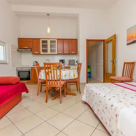 Apartment Adriatic - With Beautiful Garden Rtina