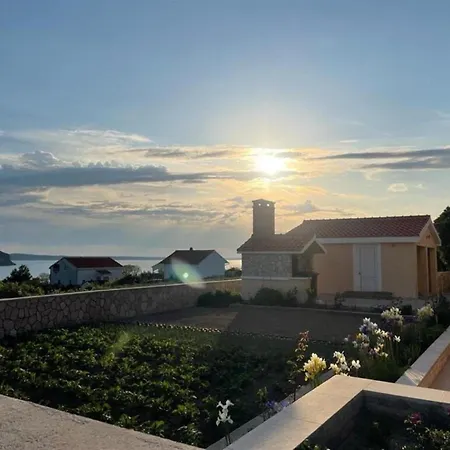 Apartment Adriatic - With Beautiful Garden Rtina